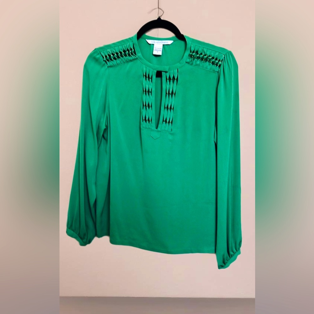 Diana von Furstenberg 100% Silk Blouse Vintage SZ 2